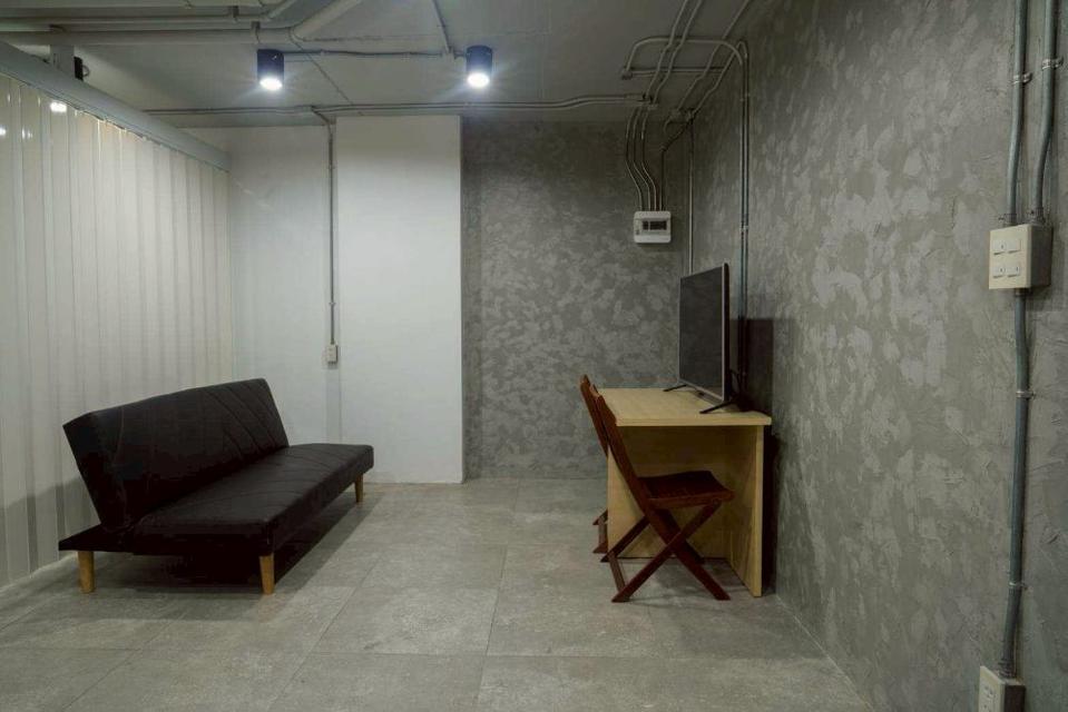 ขายคอนโด ชั้น 5 15 สูท ( 15 Suites Condo ) ย่านสุขุมวิท 15 1 ห้องนอน 1 ห้องน้ำ ติดMRT เพชรบุรี  8