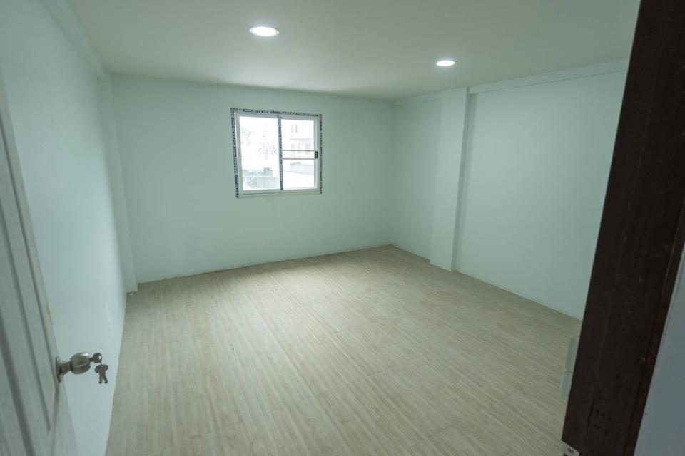 ตึกแถว อาคารพาณิชย์ 3 ชั้นครึ่ง 8