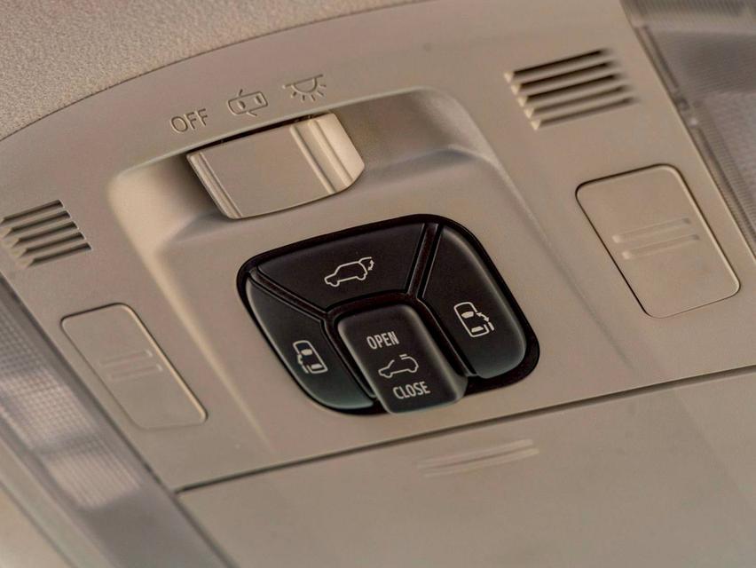 Toyota Vellfire 2.4ZG Edition ปีจด 2015 9