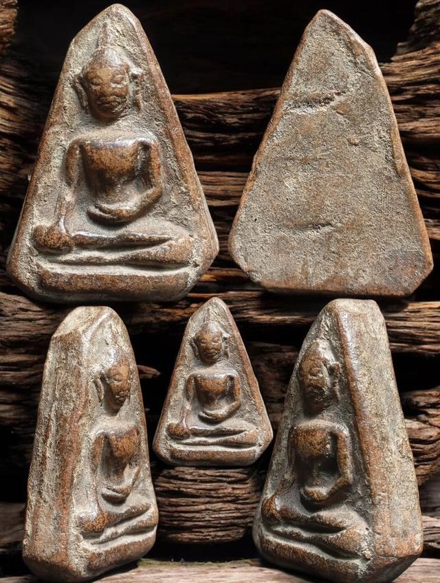 เปิดพระผงสุพรรณ ไม่ทราบที่พระค่อนข้างหนา ชอบทักได้ครับ แบ่งกันไป🙏ขอบคุณครับ