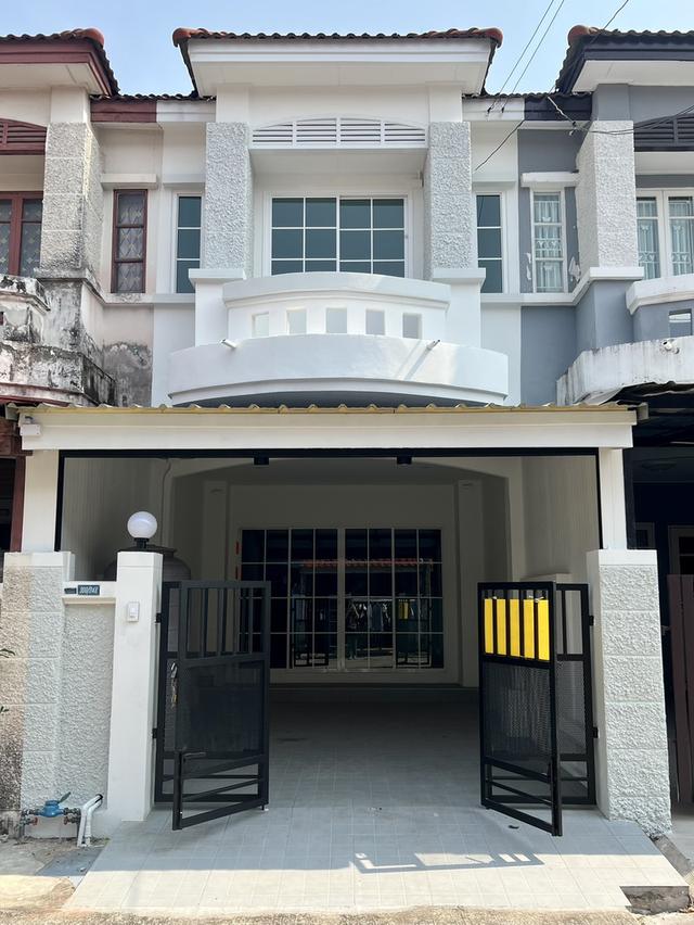 ขายบ้านรีโนเวท หมู่บ้านบุศรินทร์ บางบัวทอง (โครงการ Land&House) 18 ตารางวา พร้อมอยู่