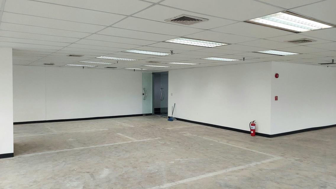 Prime Office for SALE – Ocean Tower 1 at Prime Location with Benjakitti Park View 3