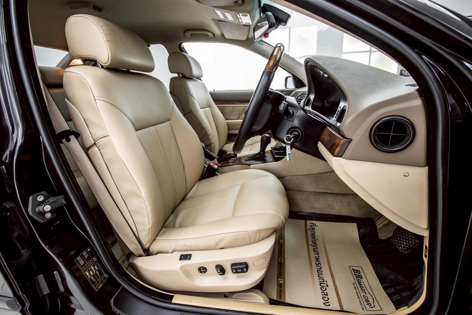 BMW SERIES 5 523iA E39 2001  11