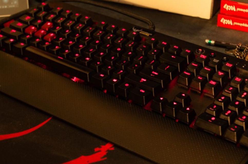 คีย์บอร์ด Corsair Gaming K70 Blue 2