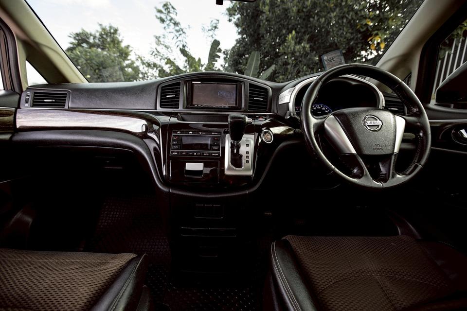 Nissan Elgrand 2.5 ปี 2012 สีขาว 7 ที่นั่ง ประตูสไลด์ไฟฟ้า 17
