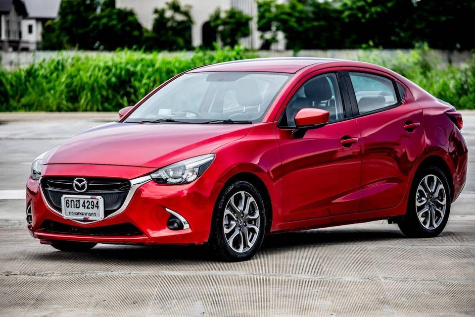 Mazda2 1.5 XD Highplus Led Sedan ปี 2018 เครื่องยนต์ดีเซล MNC รุ่น Top สีแดง