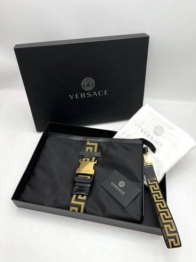 Versace La Greca Clutch Bag มีอุปกรณ์ครบกล่อง