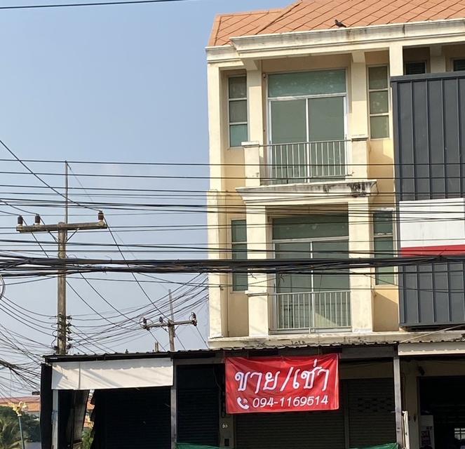 ทำเลดี หัวมุม อาคารพานิชย์ 3 ชั้น และอาคาร 1 ชั้นด้านข้าง รวมพื้นที่ใช้สอย 300 ตร.ม 40 ตร.วา ติดถ.พิชัยณรงค์สงคราม ต.สวนดอกไม้ อ.เสาไห้ สระบุรี 3
