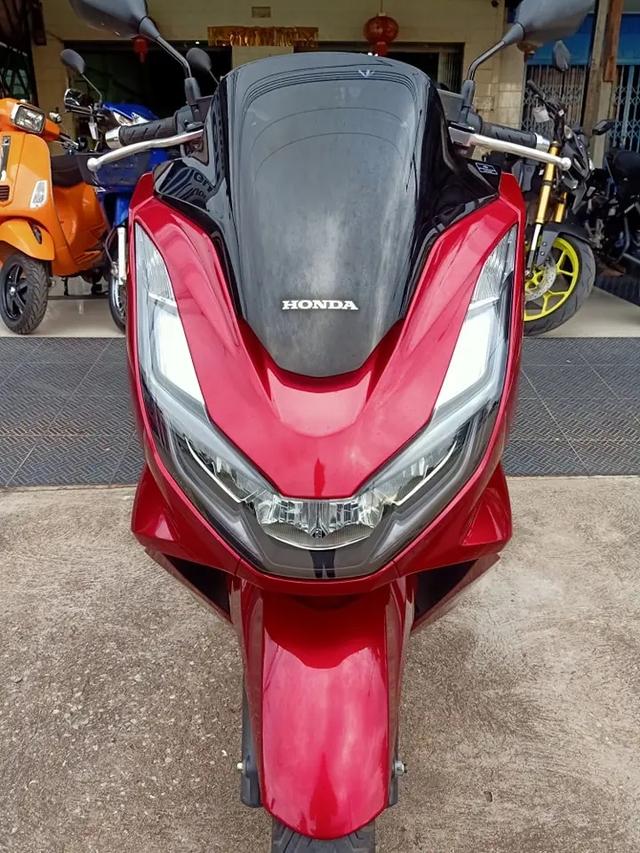 Honda PCX สีแดง