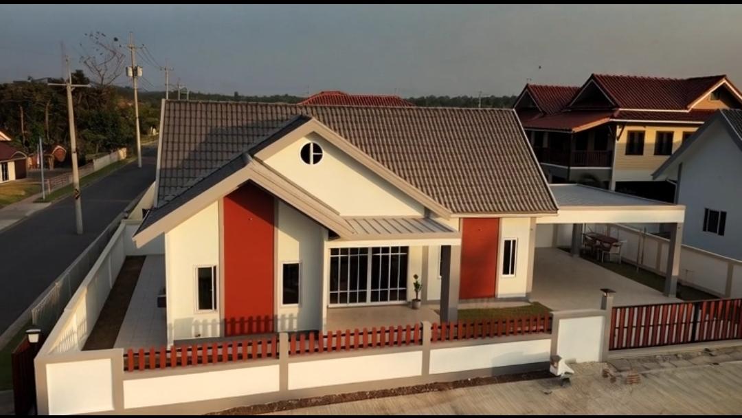 บ้านเดี่ยว ชั้นเดียว มีห้องครัว ห้องโถง 2 ห้องนอน 2ห้องน้ำ 2จอดรถ52ตารางวา 2