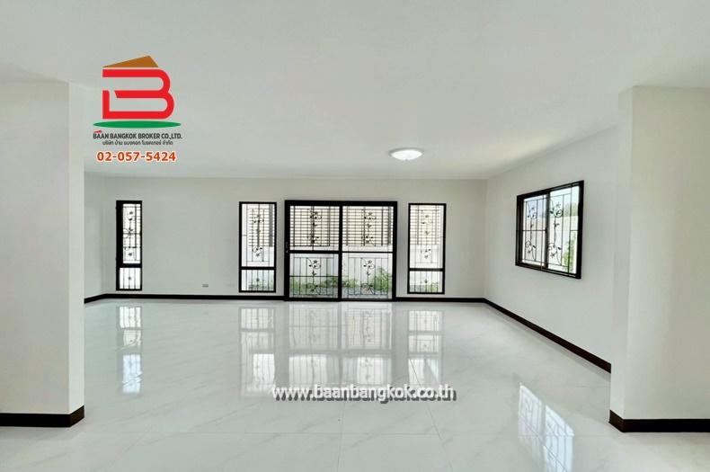 บ้านเดี่ยว หมู่บ้าน พฤกษาวิลเลจ 21 (ดีไลท์) ลำลูกกา คลอง4 เนื้อที่ 50.3 ตรว. ถนนลำลูกกา ตำบลลาดสวาย อำเภอลำลูกกา จังหวัดปทุมธานี