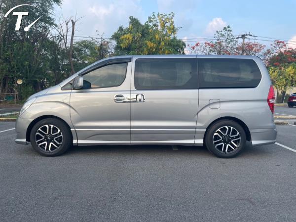 H1 2012  Touring  11ที่นั้ง ราคา 380000 ไมค์152000 กล้องมองหลัง    สนใจ 086-5666-448 ดูรถได้ที่  วงเวียนพระราม5   นนทุบรี Line:    086-5666-448