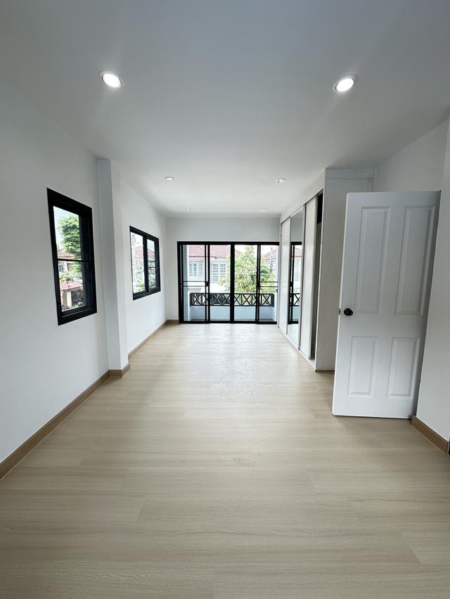 ฟลอร่าวิลล์ สุวินทวงศ์ 20