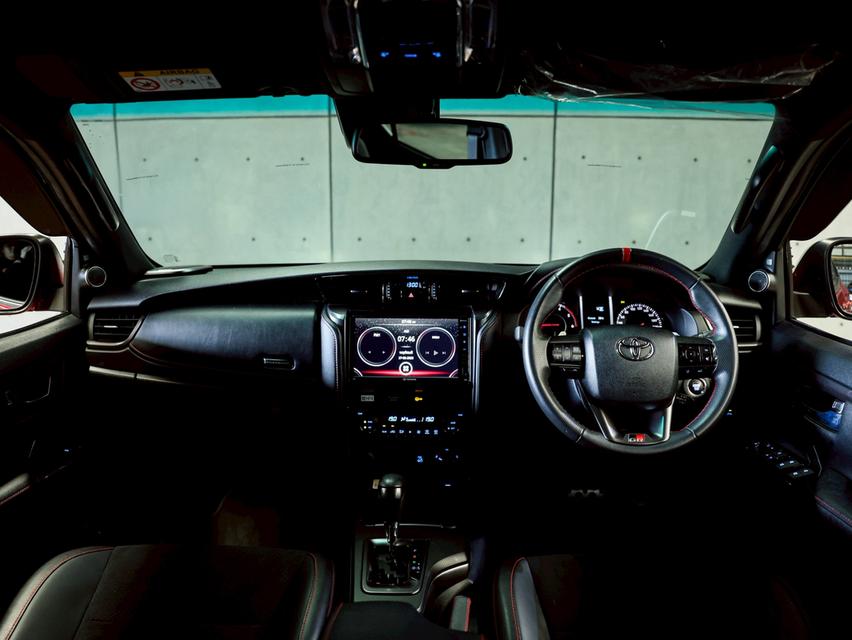 2022 Toyota FORTUNER 2.8 GR Sport (Black Top) 4WD SUV AT รูปที่ 8