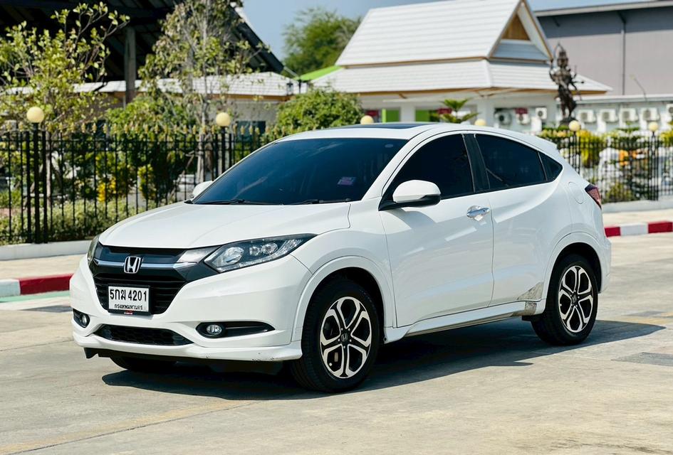 #HONDA HRV 1.8EL SUNRUFF TOP ปี2016 สีขาว เกียร์ออโต้ เครื่องเบนซิน  ราคา 409,000บาท 🌟ออกรถ5,000บาท🌟 ผ่อนนาน  84งวด  ผ่อน 8,008/72งวด  -ภายในเบาะหนั รูปที่ 3