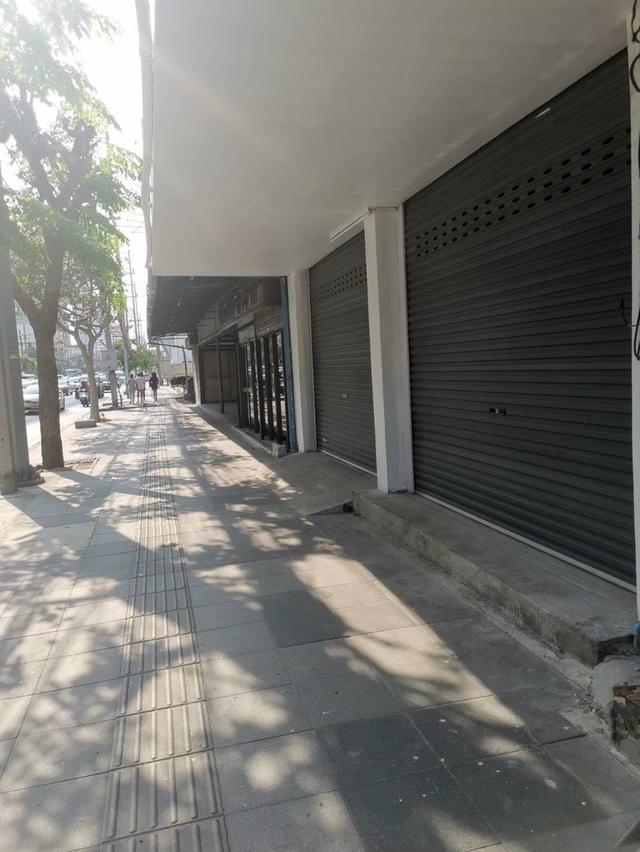เจ้าของขายเอง ตึกติดถนนใหญ่เพชรบุรีตัดใหม่เยื้องซอยตรงข้ามเข้าทองหล่อ พื้นที่ตึก2ห้อง 3 ชั้นครึ่ง 6