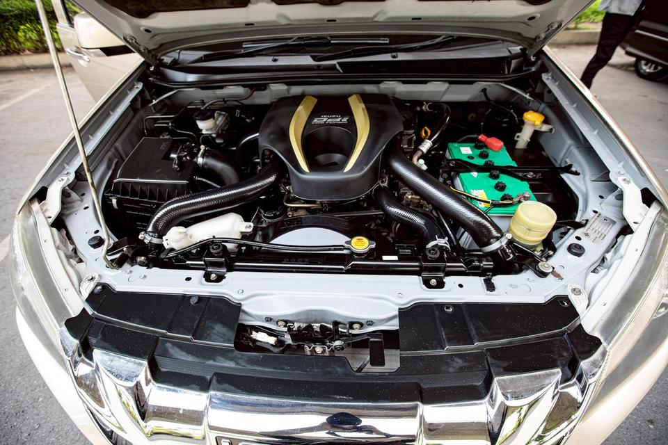Isuzu D-Max Hi-Lander Cab 2.5 VGS Z ท๊อปปี 2012 เกียร์ธรรมดา สีทอง 8