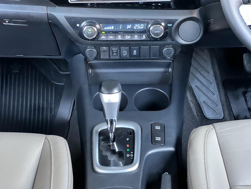 TOYOTA HILUX REVO, 2.4 G ปี 2015 โฉม PRERUNNER DOUBLE CAB สีเทา เกียร์ออโต้ ขับ2 รูปที่ 13