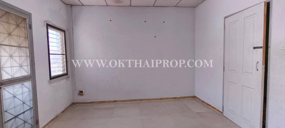 ทาวน์เฮ้าส์ หมู่บ้านเอเชียโฮมทาวน์ 1-3 ถนนบางกรวย-ไทรน้อย 5