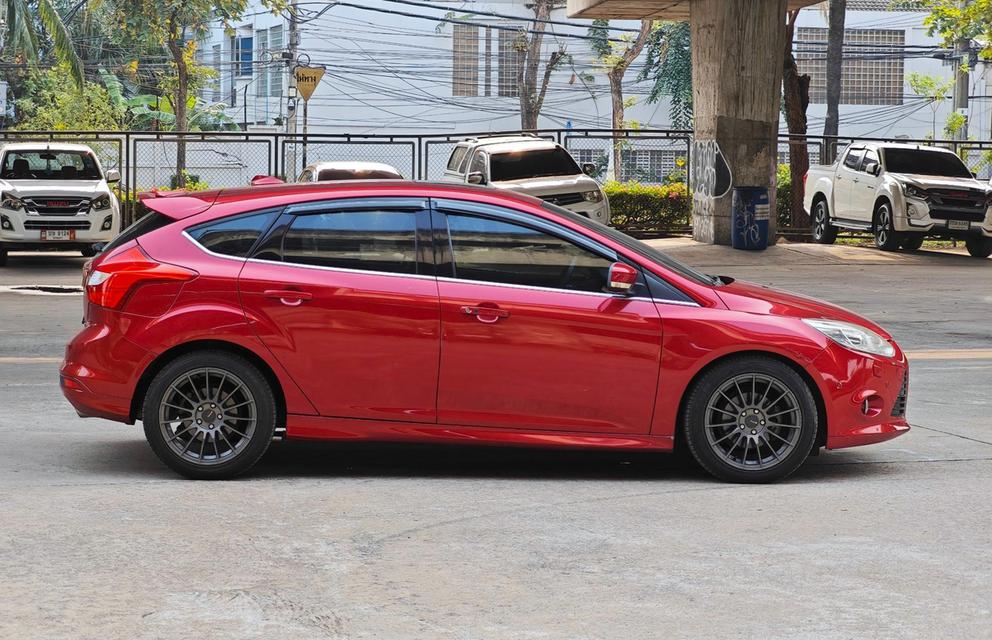 Ford Focus 2.0 Sunroof Hatchback ปี 2013  4