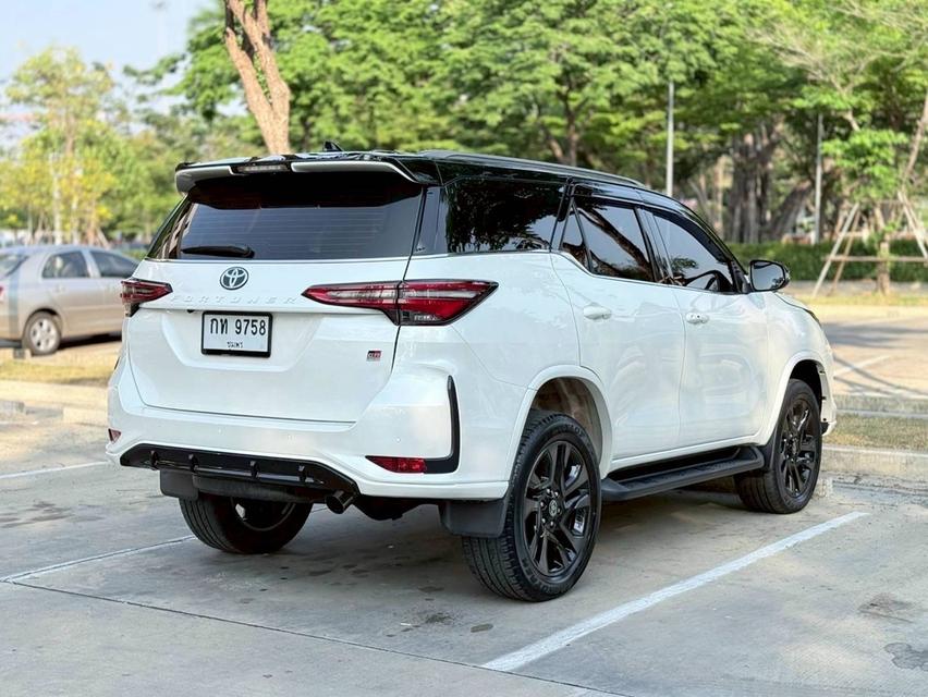 รหัสรถ PR9758 Toyota Fortuner 2.8 GR Sport 4WD Black Top ปี 2022 รูปที่ 2