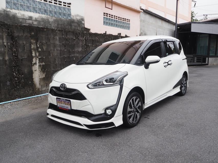 toyota sienta 1.5 v 2022 ขาว 2