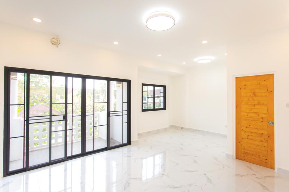 ขายด่วน! ทาวน์โฮม 3 ชั้น ทำเลนวมินทร์ 135 ในหมู่บ้าน Private Villa รีโนเวทใหม่สวยๆ พื้นที่คุ้มๆ รีบทักมาจองเลยค่ะ 13