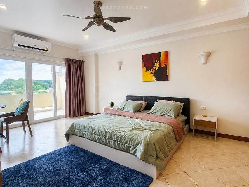 For Rent — Large Corner Condo at View Talay Residence 4, JomtienSpacious corner condo for rent at View Talay Residence 4, in the central Jomtien 2