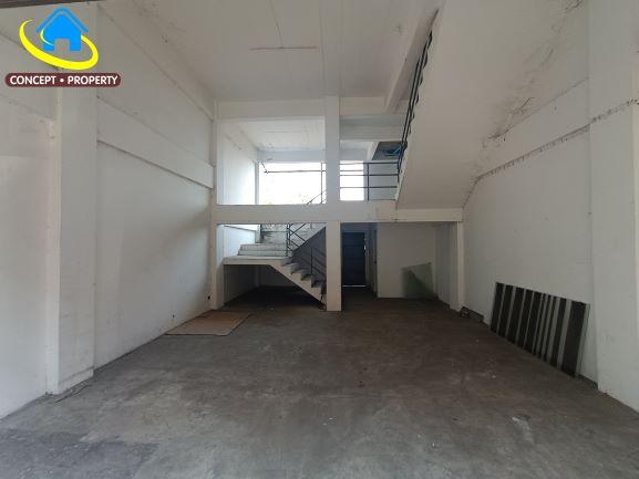 ขายถูก ให้เช่าอาคารพาณิชย์ หมู่บ้าน ลีลาวดี สุวินทวงศ์ หนอกจอก มีทั้งหมด 4 คูหา ขายรวมหรือขายแยกได้ โครงสร้างแข็งแรง เพดานสูง เหมาะทำโฮมออฟฟิศ โกดัง 3