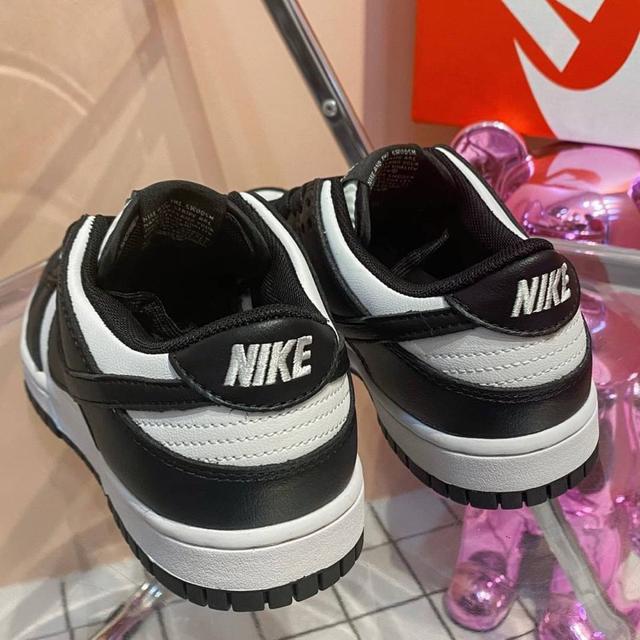 รูป รองเท้า Nike 5
