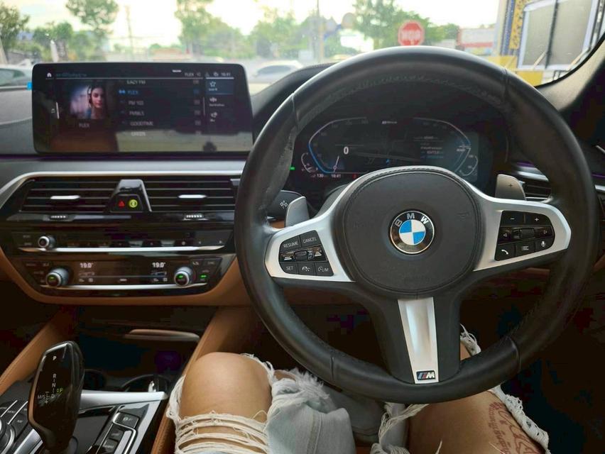 รหัสรถ KPV9393 2021 BMW 530e 2.0 LCI Msport