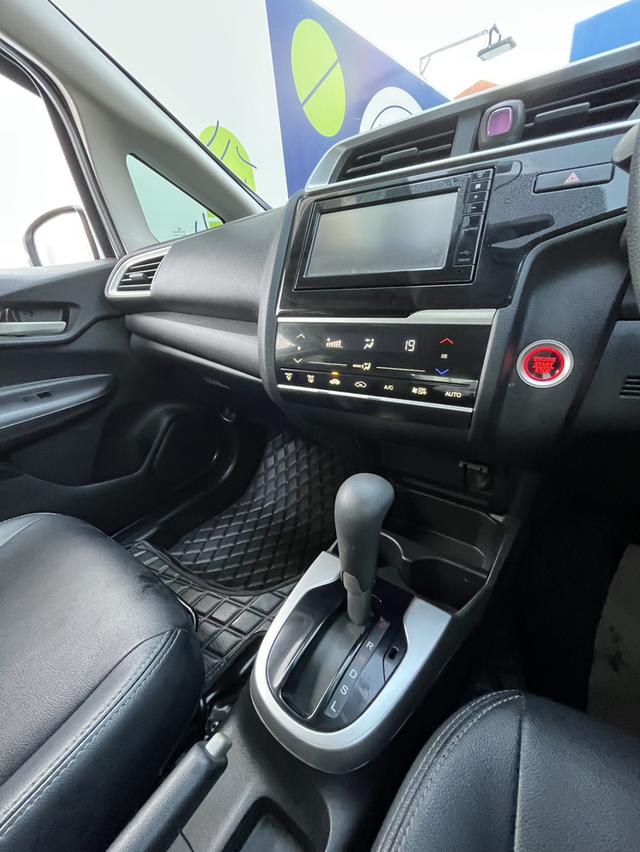 Honda Jazz 1.5V plus  ปี 2019 10