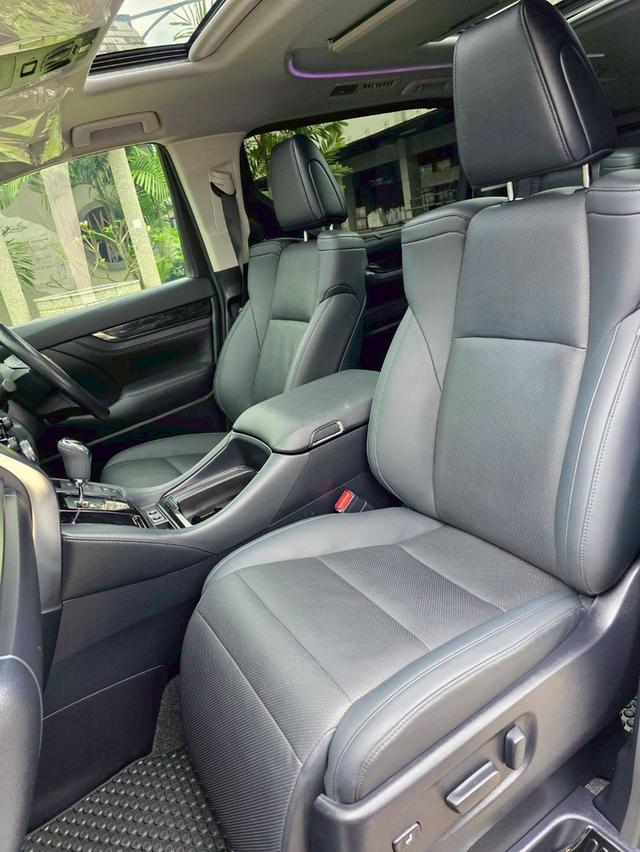 Toyota ALPHARD 2.5SC PACKAGE สีขาว ปี 2024 ไมล์ 36,000 กม. 9