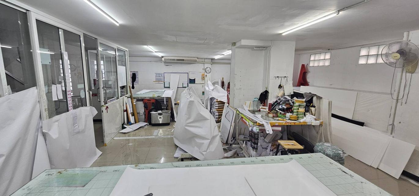 โฮมออฟฟิศ อุดมสุข 50 ตารางวา พื้นที่ใช้สอยทั้งหมด 580 ตารางเมตร ขาย 16 ล้านบาท ให้เช่า 60,000 บาท 12