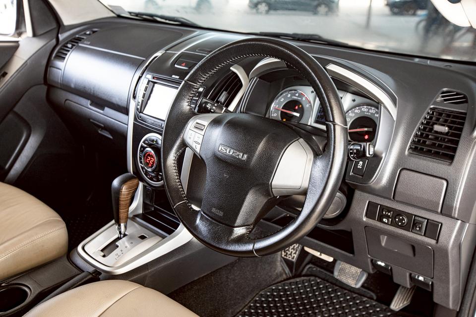 Isuzu Mu-X 3.0 DVD Navi สีขาว ปี 2015  14