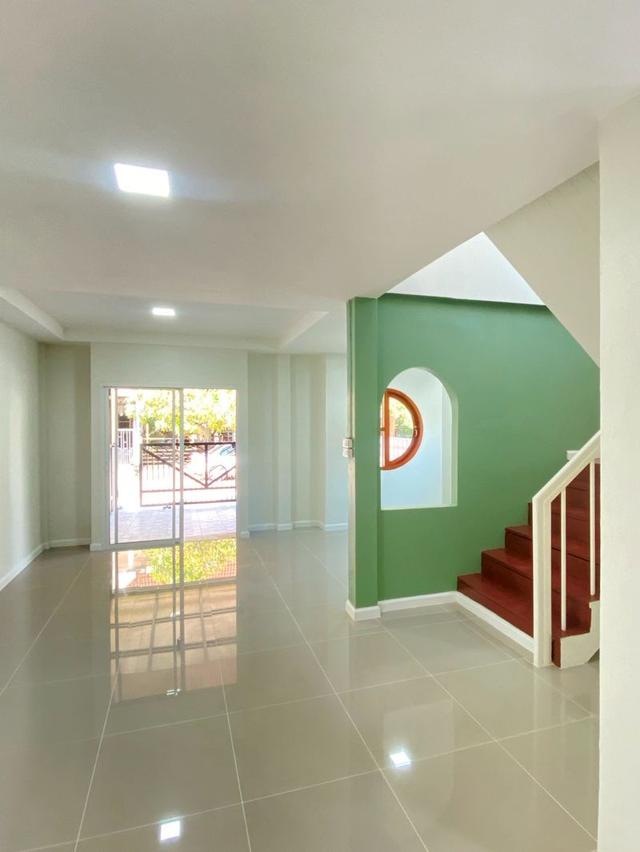 ขายทาวน์เฮ้าส์ สูง 2 ชั้น หลังมุม เนื้อที่ 24 ตารางวา หมู่บ้านร่วมสุข 2 ซ.5 ถนนรามคำแหง 96 แขวงสะพานสูง เขตสะพานสูง กรุงเทพมหานคร 4