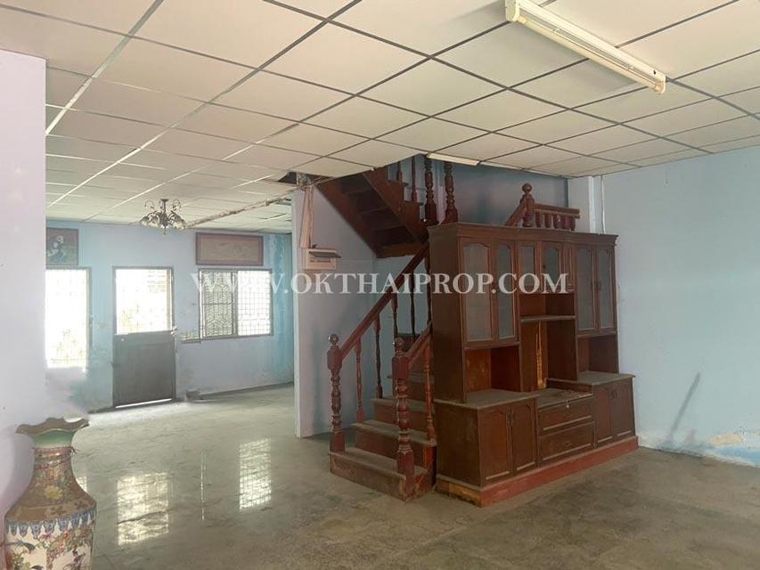 ทาวน์เฮ้าส์ หมู่บ้านปทุม คอนโดเพลส ถนนปทุมธานี – สายใน 3