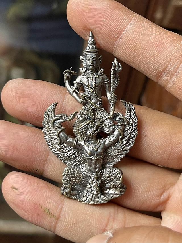 พระนารายณ์ทรงครุฑ ปราบไตรจักร หลวงปู่ผาด วัดไร่ จังหวัดอ่างทอง