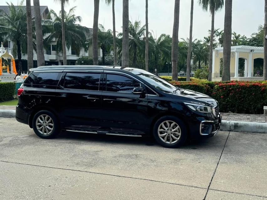 Kia Grand Carnival EX สีดำ ปี 2018