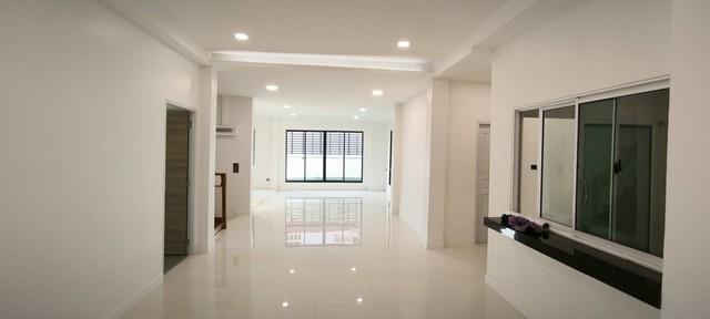 บ้านเดี่ยว 2 ชั้น หมู่บ้าน สินทรัพย์นคร พุทธมณฑลสาย 2 เขตบางแค กรุงเทพฯ รีโนเวทใหม่ทั้งหลัง ดีไซน์โมเดิร์น 5