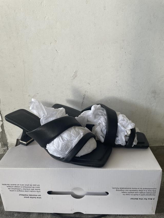 รองเท้าแตะ aldo ส้นสูง