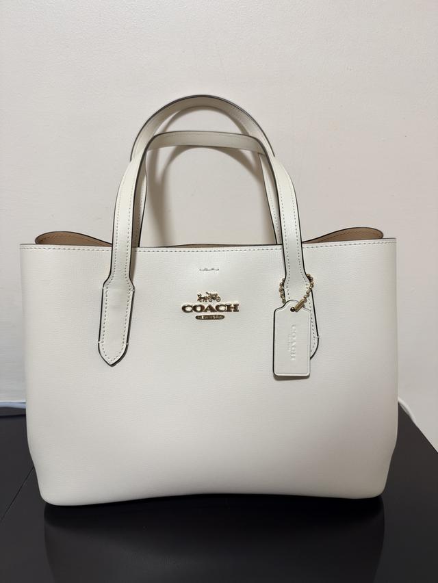 กระเป๋ารุ่น COACH Avenue Carryall F48
