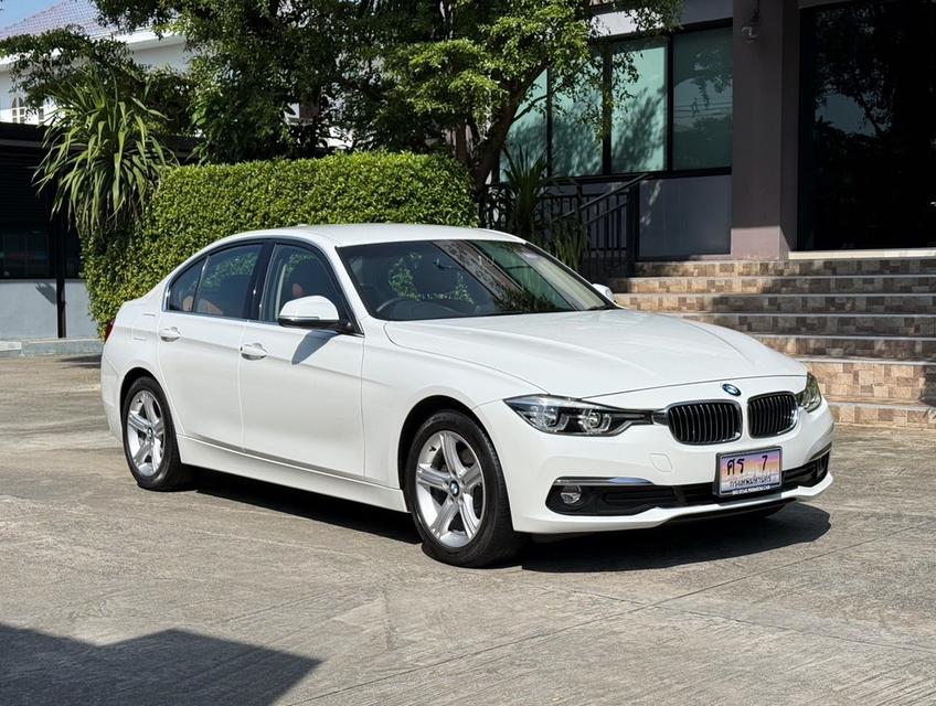 2017 BMW 320D LCI รถมือเดียวออกป้ายแดง รถวิ่งน้อย เข้าศูนย์ทุกระยะ รถไม่เคยมีอุบัติเหตุครับ