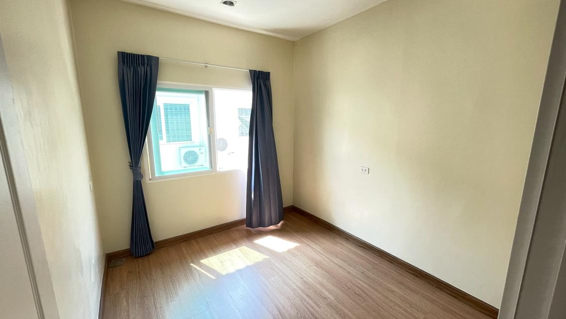 บ้าน 2 ชั้น หมู่บ้านโกลเด้นทาวน์ พระราม 2 สมุทรสาคร 4ห้องนอน 3ห้องน้ำ 2จอดรถ ต่อเติมครัวและหน้าบ้าน 8