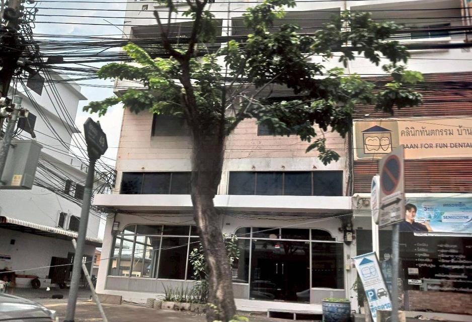 ให้เช่าอาคารพาณิชย์หลังมุม 2 คูหา 4 ชั้น ถนนอุดมสุข ทำเลดี (N.1865) 1