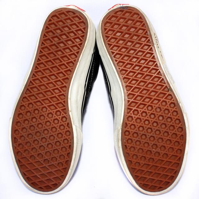 VANS รองเท้าผ้าใบมือสอง สีดำ สภาพเหมือนใหม่ จัดส่งฟรี! เก็บปลายทาง