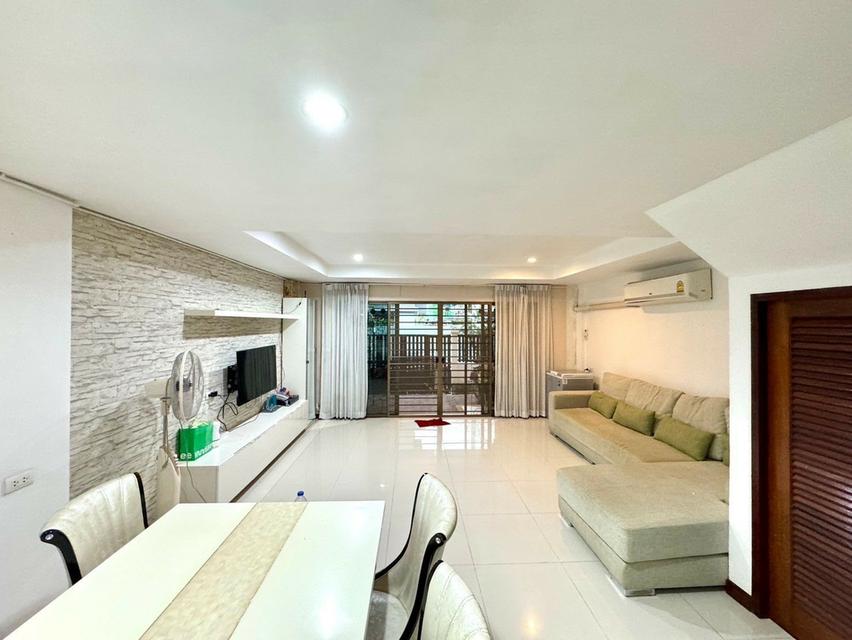 ขายด่วนทาวน์เฮ้าส์ 3 ชั้นมือสอง ทำเลดี ใจกลางรัชดา-ห้วยขวาง ใกล้รถไฟฟ้าสายสีน้ำเงินสถานีสุทธิสาร The Street รัชดา และโรงพยาบาล เปาโล โชคชัย 4 2