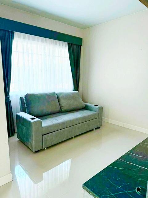 เมกาบางนา เดอะ วิลเลจ MRT ศรีแบริ่ง บางนา-วงแหวน ทาวน์เฮาส์ 2 ชั้น หลังมุม 28 ตร.วา. พร้อมเฟอร์ฯ 2นอน 2 น้ำ ตลาดน้ำบางพล 4