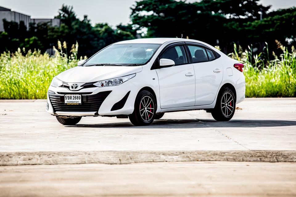 Toyota Yaris Ativ 1.2E ปี 2018 สีขาว มือเดียวป้ายแดง 11