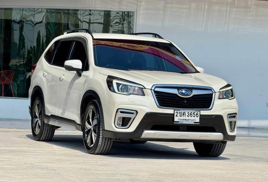 Subaru Forester สีขาวมุข มือเดียวป้ายแดง